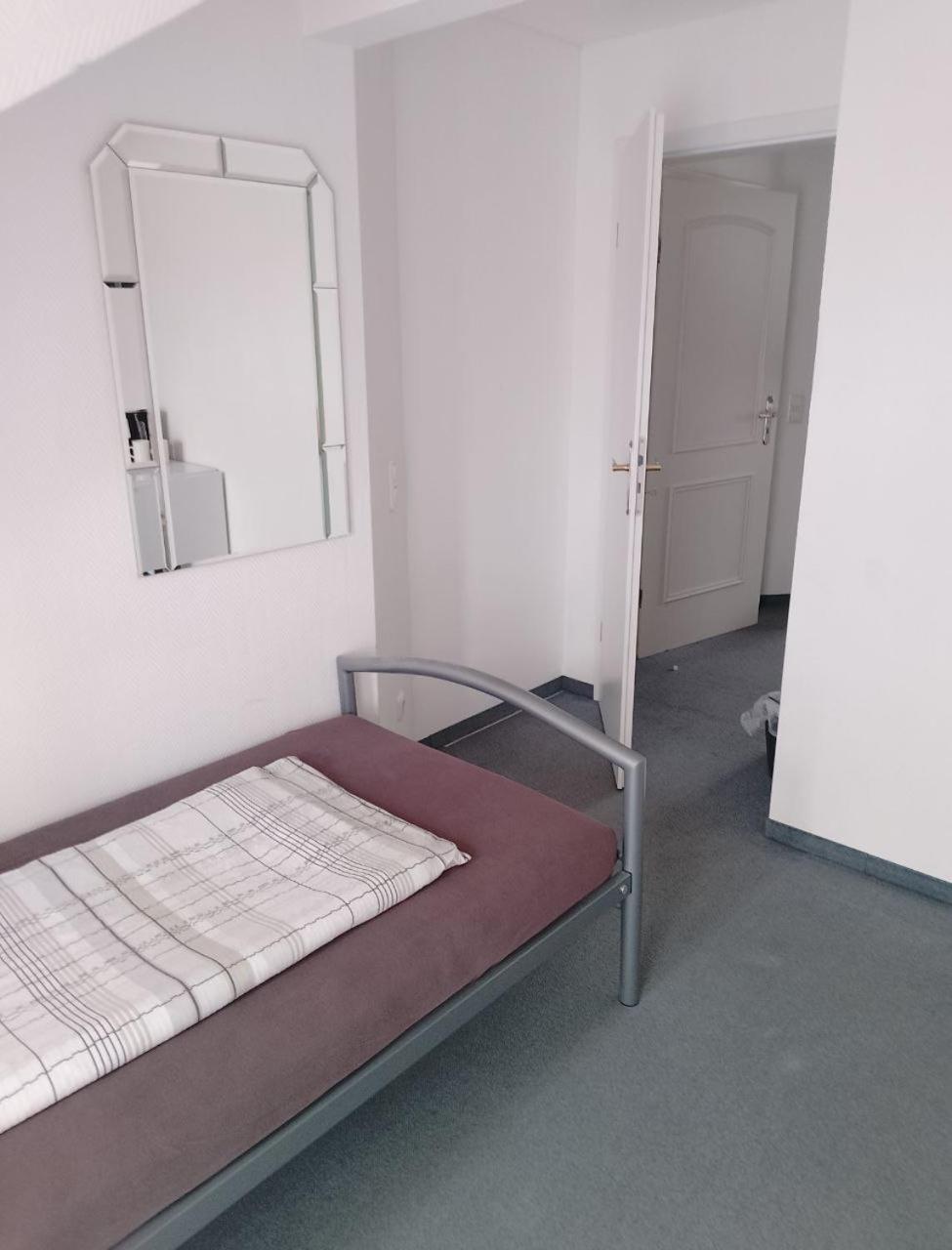 Pension Fuer Monteure In Dresden, Zimmer Mit Eigenem Bad Und Grosser Gemeinschaftskueche ภายนอก รูปภาพ