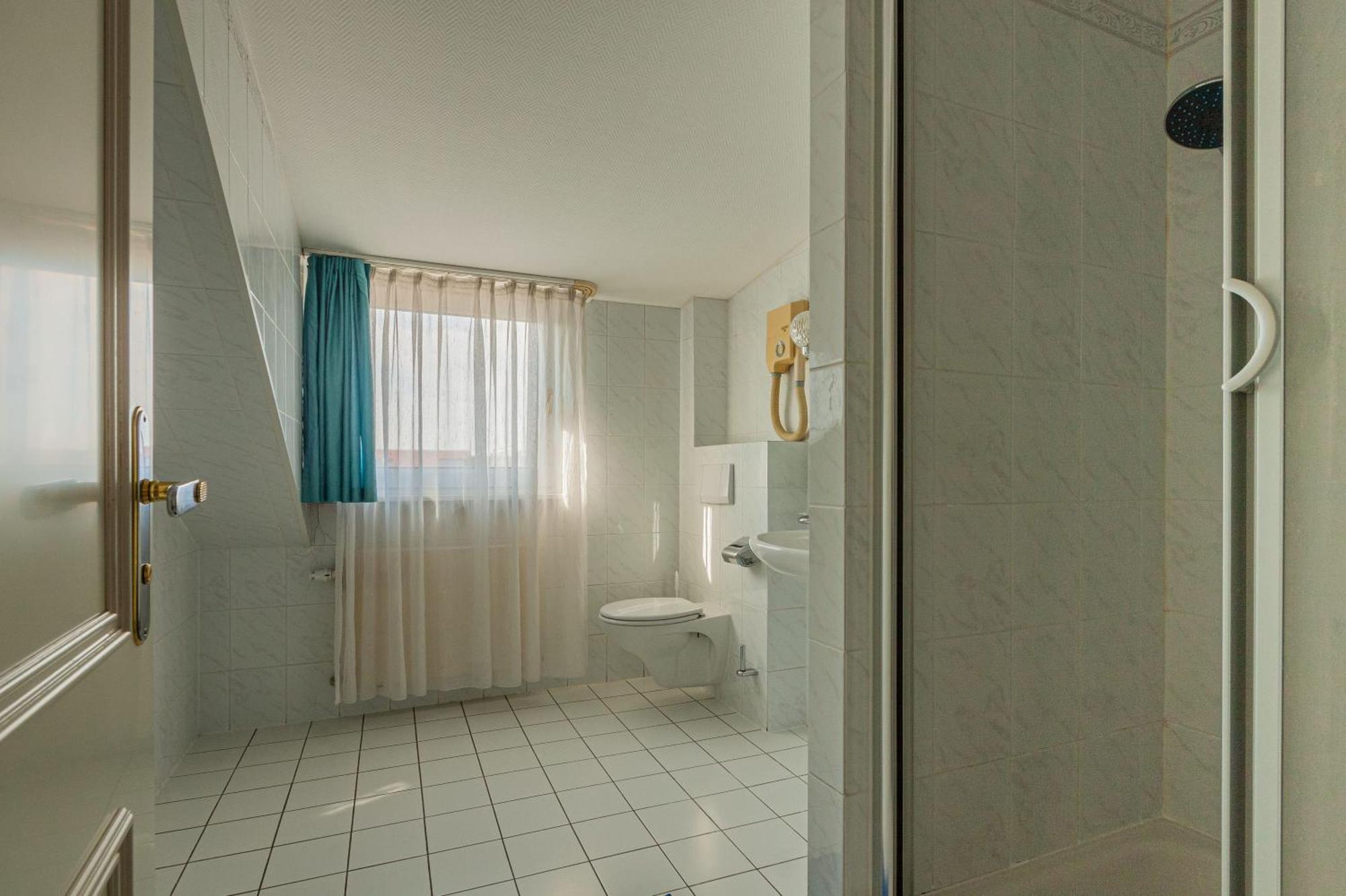 Pension Fuer Monteure In Dresden, Zimmer Mit Eigenem Bad Und Grosser Gemeinschaftskueche ภายนอก รูปภาพ